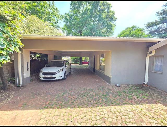 6 BEDROOM HOUSE FOR SALE IN MEYERTON CENTRAL